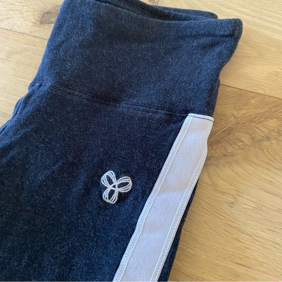 TNA Leggings in Dark Grey with White Accent - Picture 2 of 9